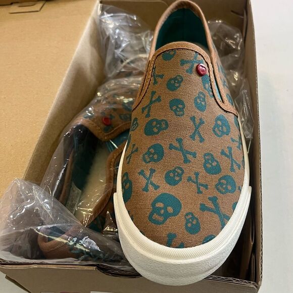 UGG Slip On Skull Shoes Sneakers With Box Grunge Punk Sz 5 Woman’s - Picture 1 of 8